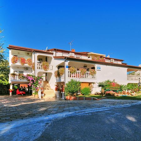 House Lucija Apartment Пореч Екстериор снимка